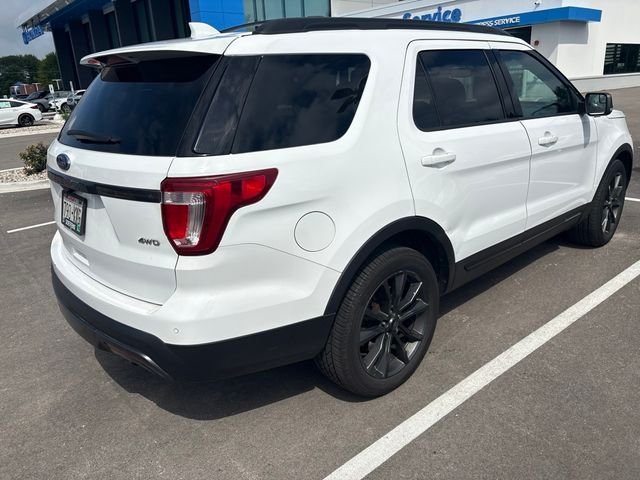 Used 2017 Oxford White Ford XLT image 7