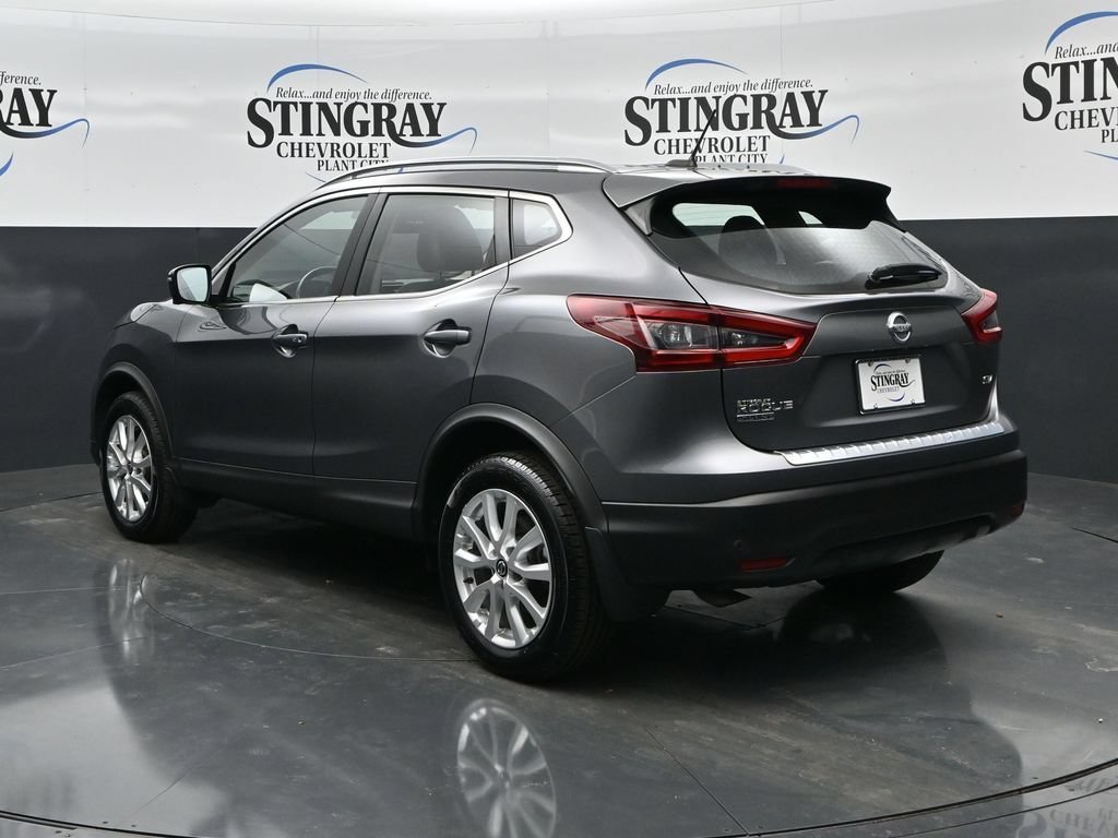 Used 2022 Gray Nissan SV FWD Xtronic CVT image 5