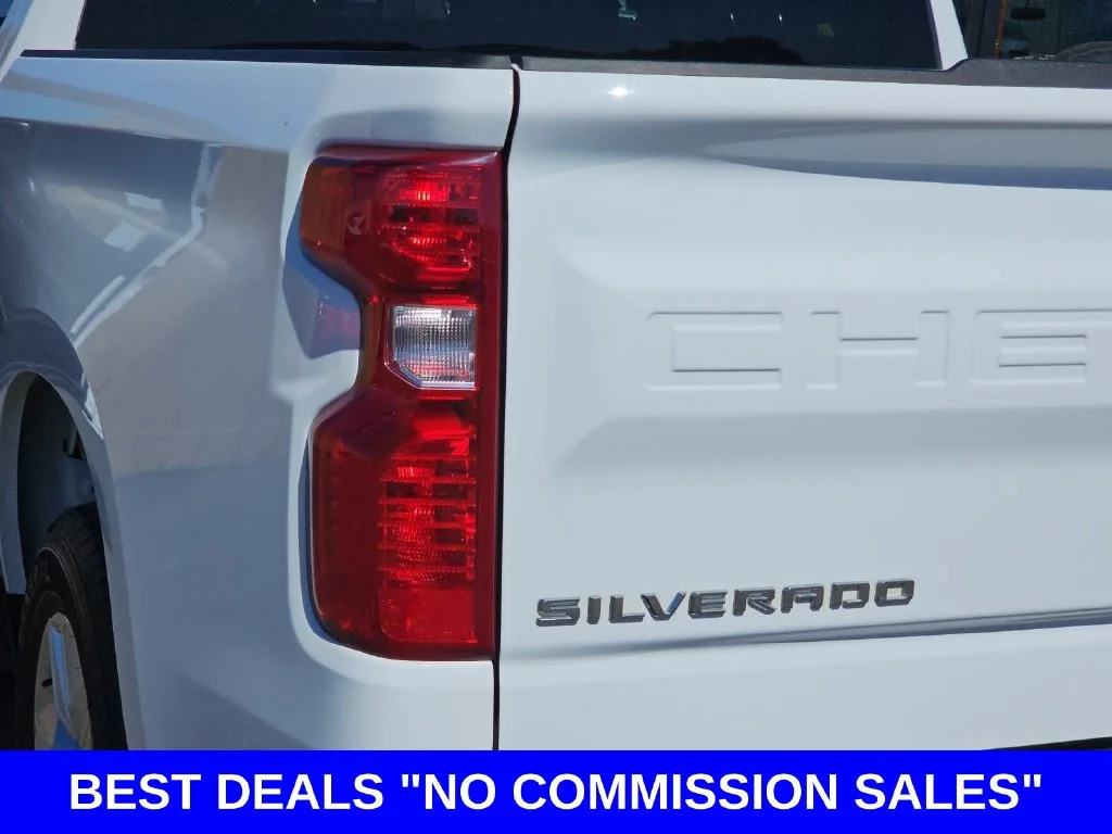 Used 2024 White Chevrolet Custom image 40