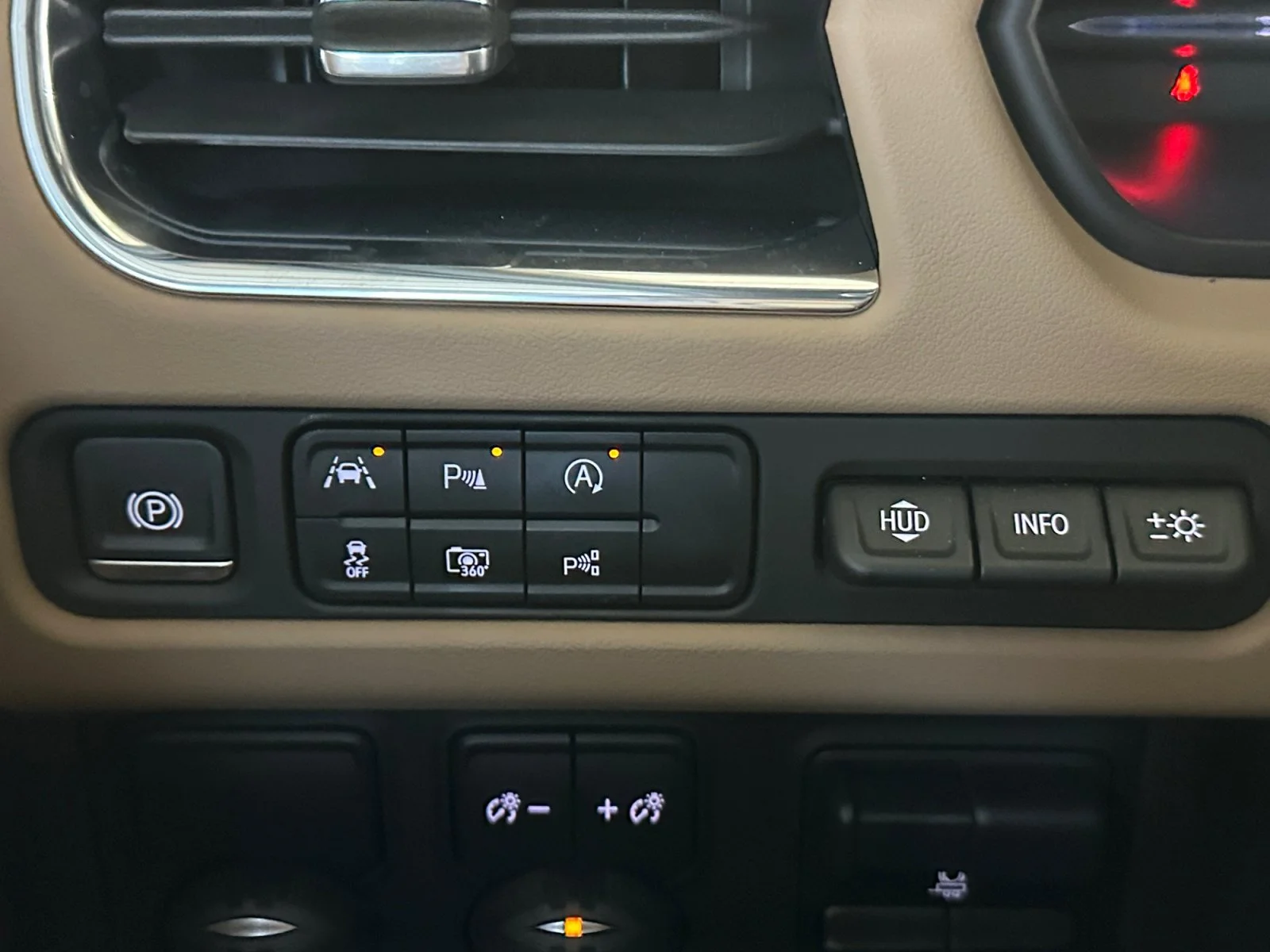 Used 2023 Iridescent Pearl Tricoat Chevrolet Premier image 27