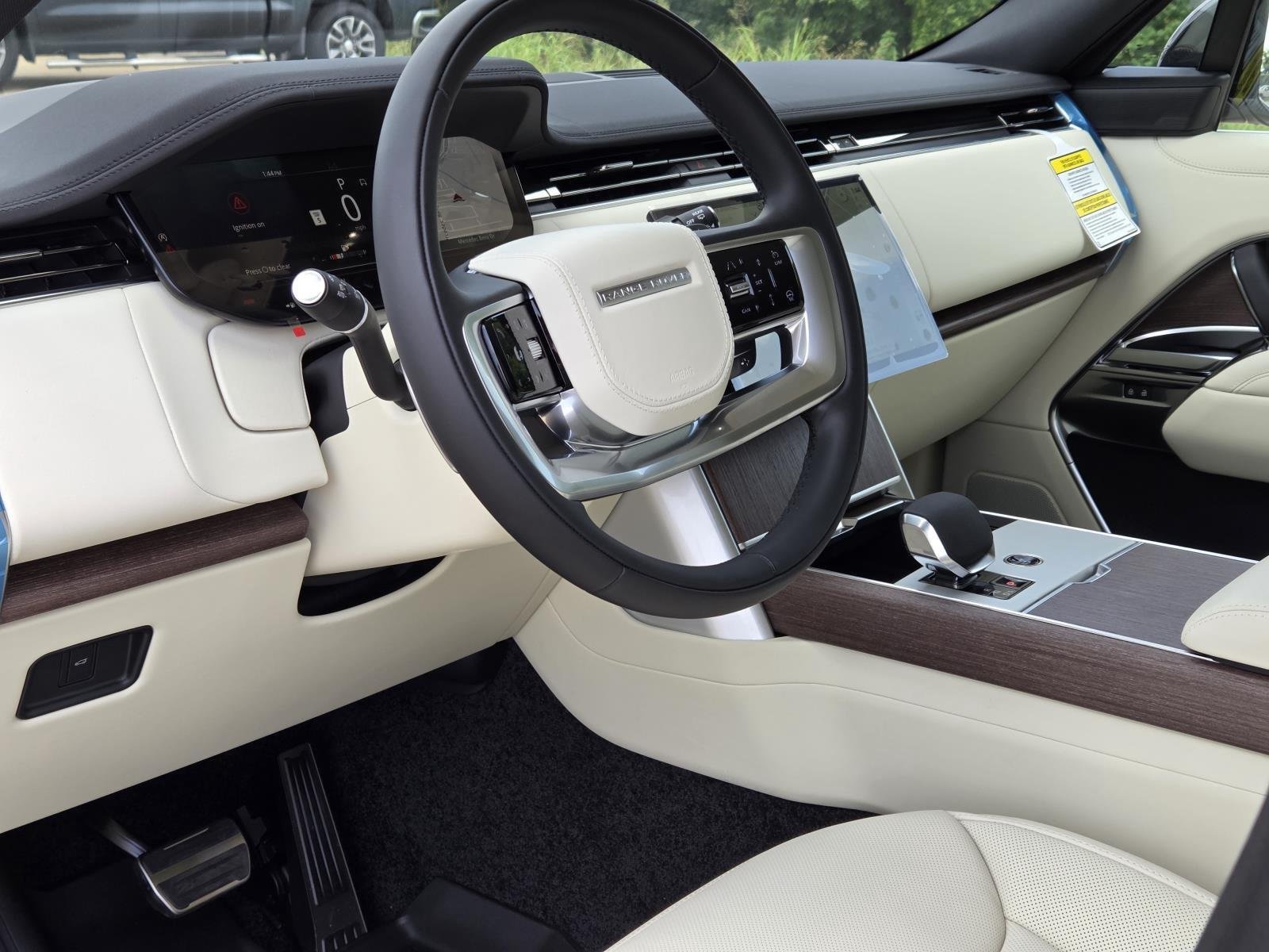 New 2026 Ostuni Pearl White LAND ROVER SE 7 Seats image 32