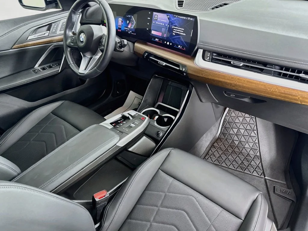 Used 2024 Silver BMW xDrive28i image 35
