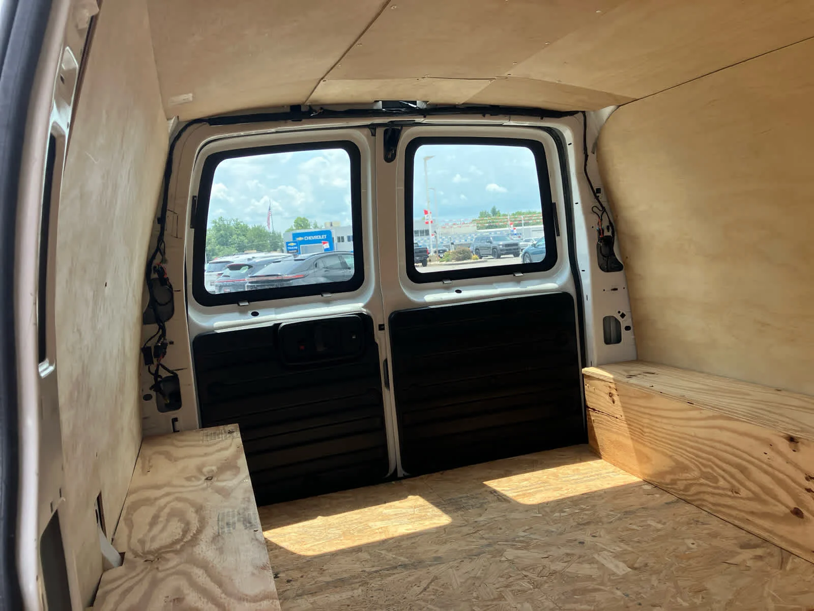 Used 2022 Summit White GMC  image 11