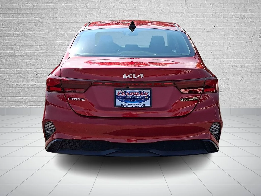 Used 2024 Currant Red Kia LXS image 5