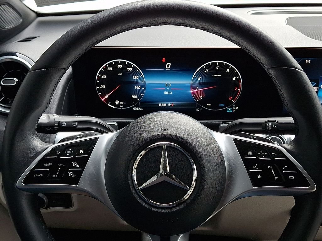 Certified Used 2025 White Mercedes-Benz GLB 250 image 18