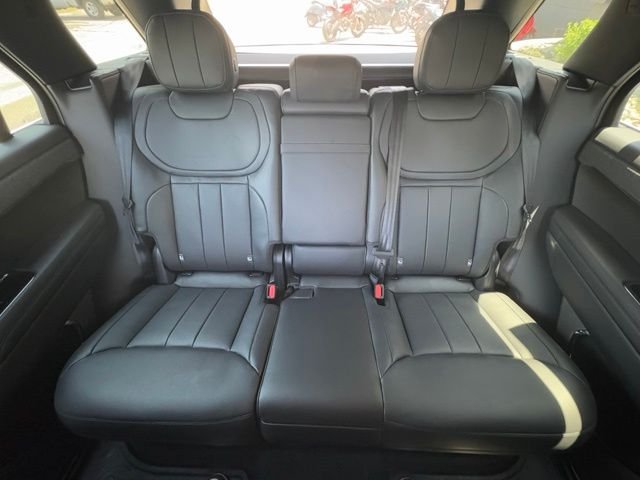 New 2026 Fuji White Land Rover Dynamic SE image 33