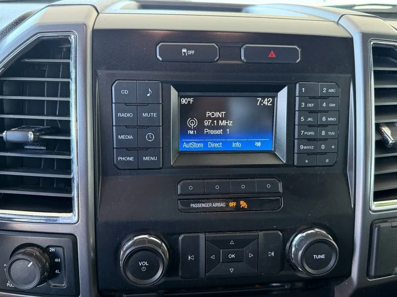 Used 2015 Ingot Silver Meta Ford XLT image 10