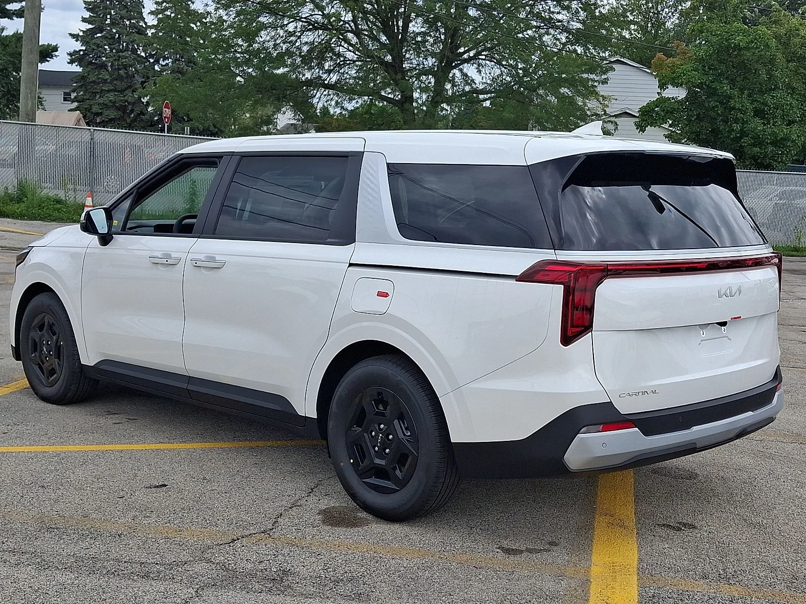 New 2027 White Kia LXS image 4