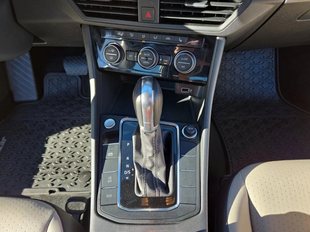 Used 2019 Orange Volkswagen R-Line image 28