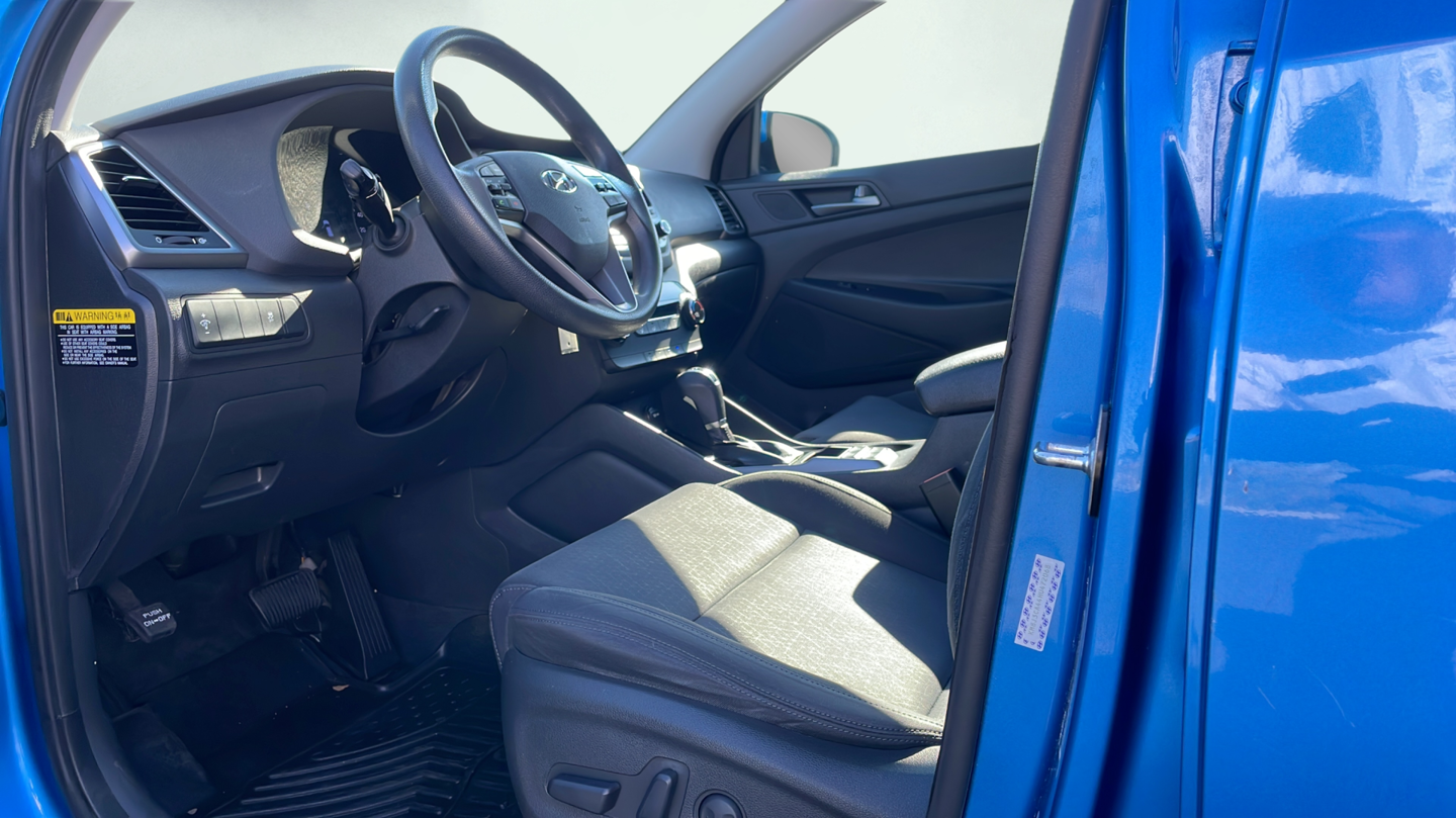 Used 2017 Blue Hyundai SE image 9
