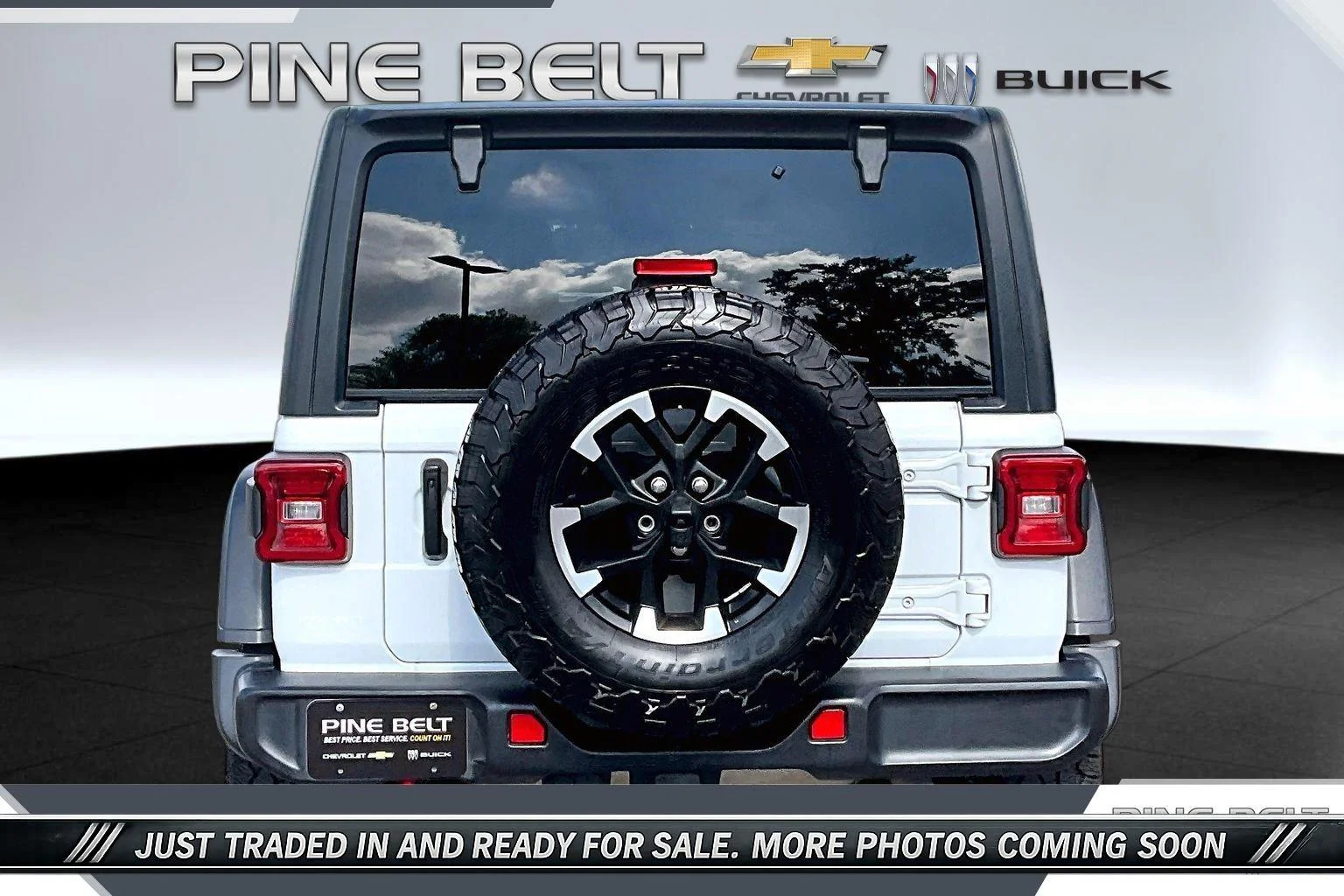 Used 2025 White Jeep 4-Door Rubicon 4x4 image 4