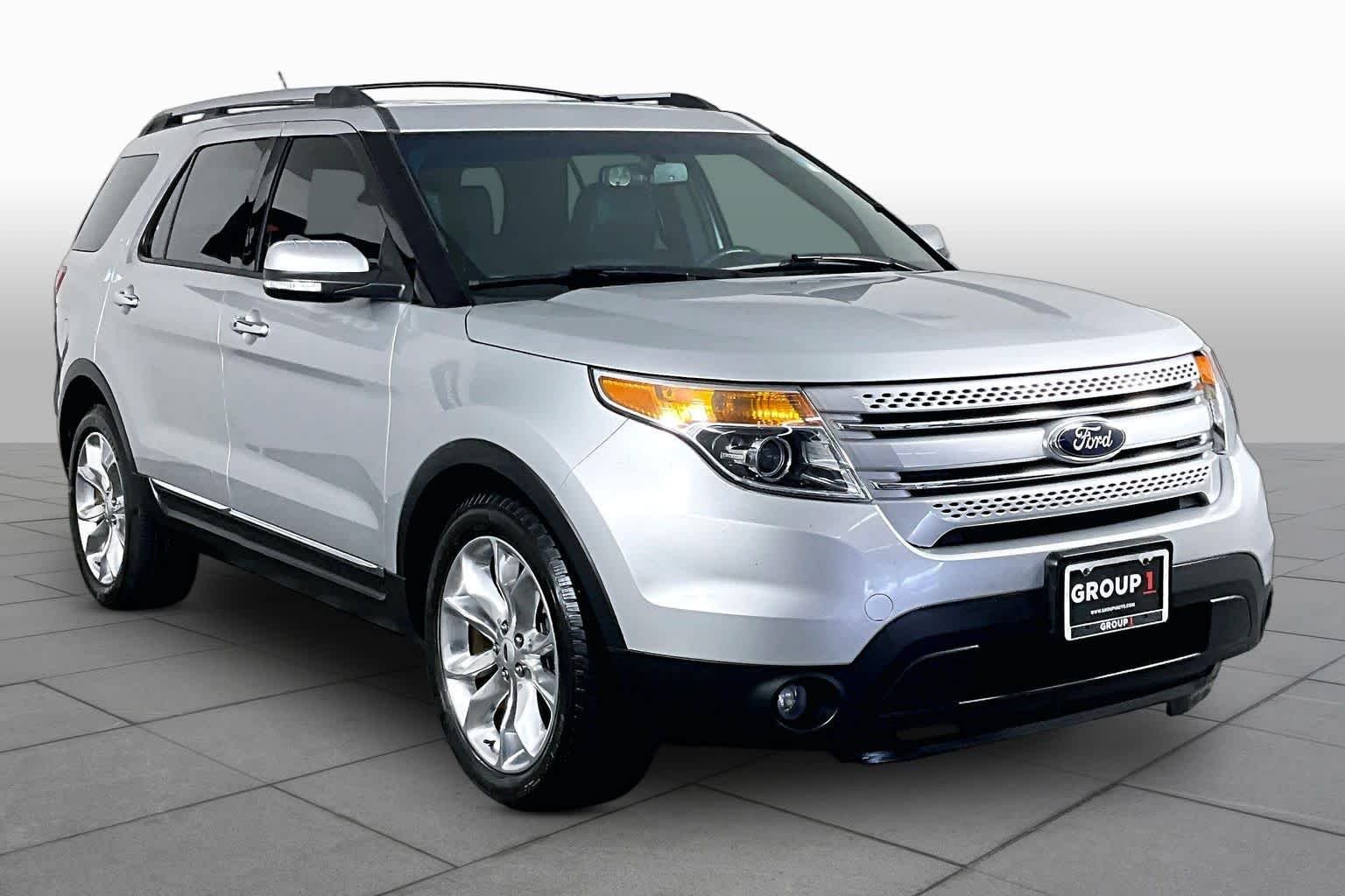 Used 2014 Ingot Silver Metallic Ford Limited image 3