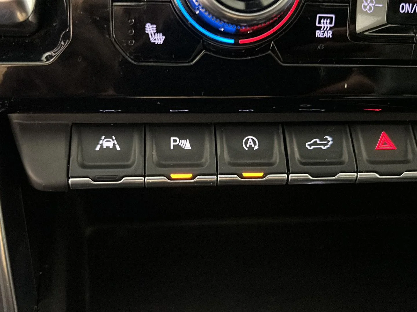 Used 2023 White Frost Tricoat GMC Denali image 30