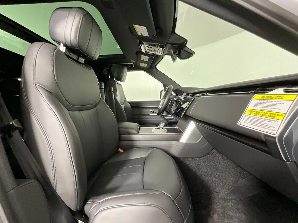 New 2026 Fuji White Land Rover SE 7 Seats image 3