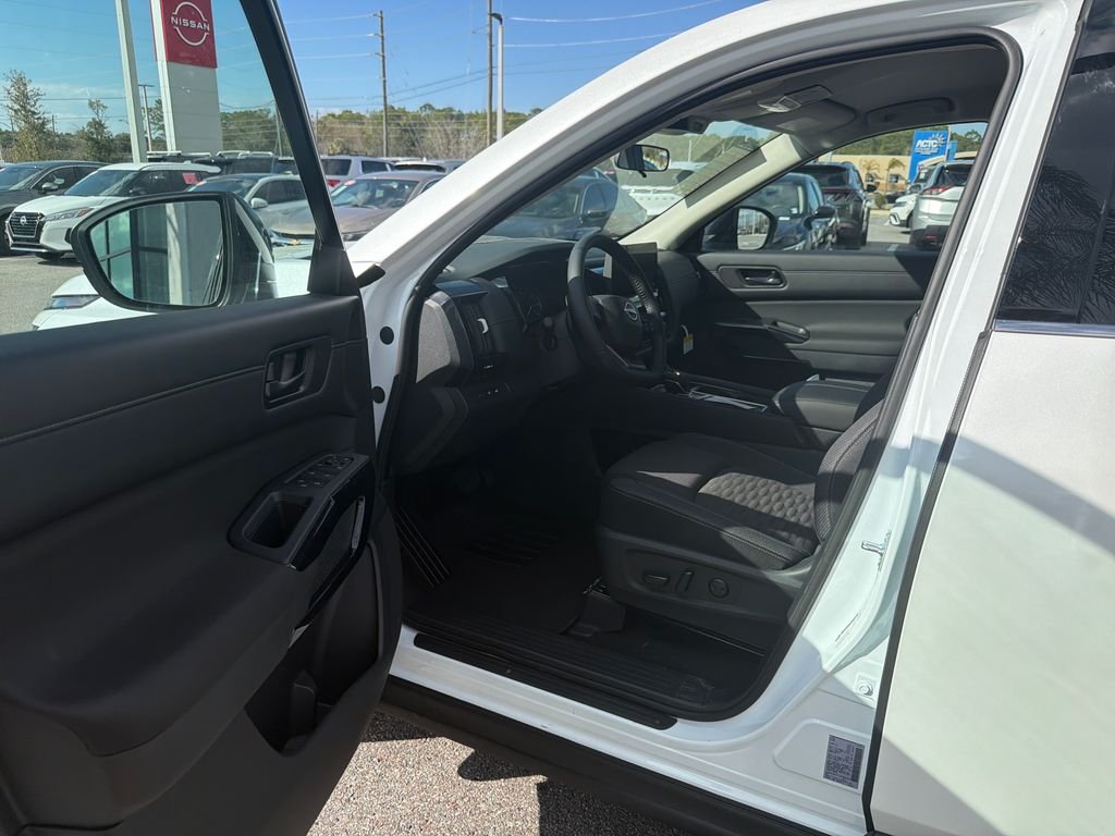 New 2026 Nissan Pathfinder SV 4D Sport Utility