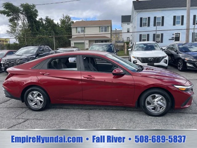 Used 2024 Red Hyundai SE image 3