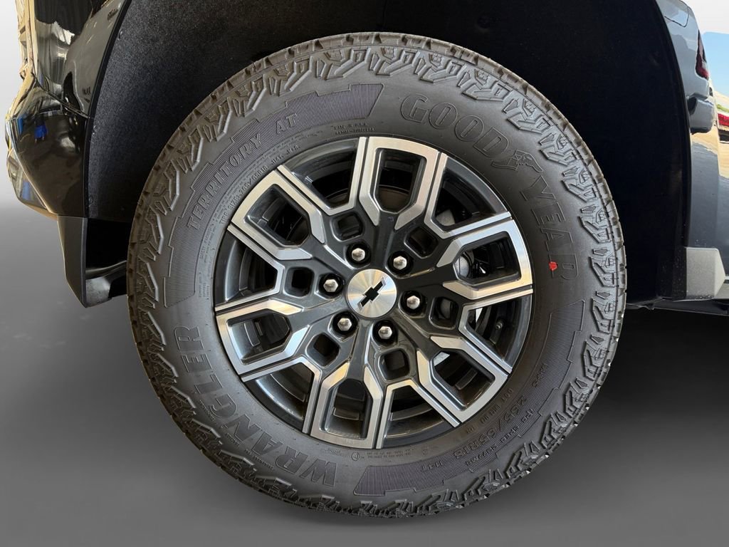 New 2026 Black Chevrolet Z71 image 15