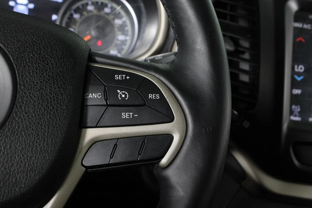 Used 2015 Red Jeep Limited image 27