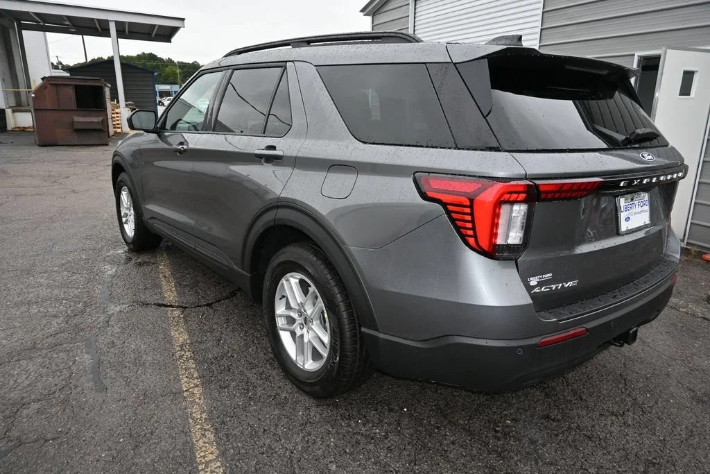 New 2027 Carbonized Gray Metallic Ford Active image 55