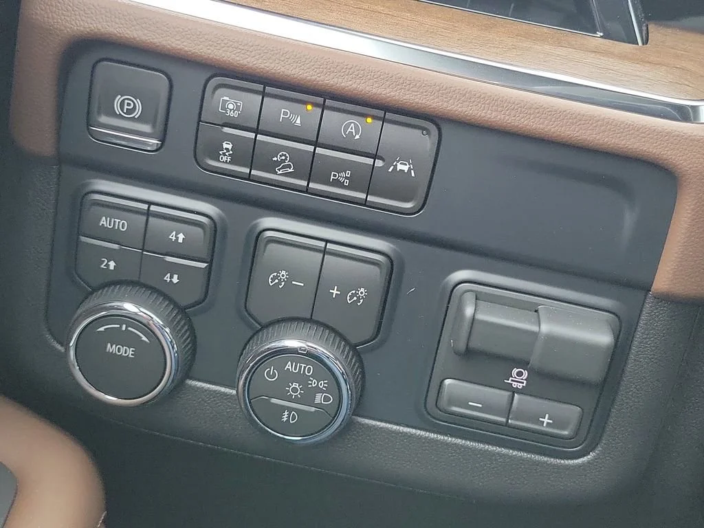 2026 Chevrolet Suburban High Country - Photo 8