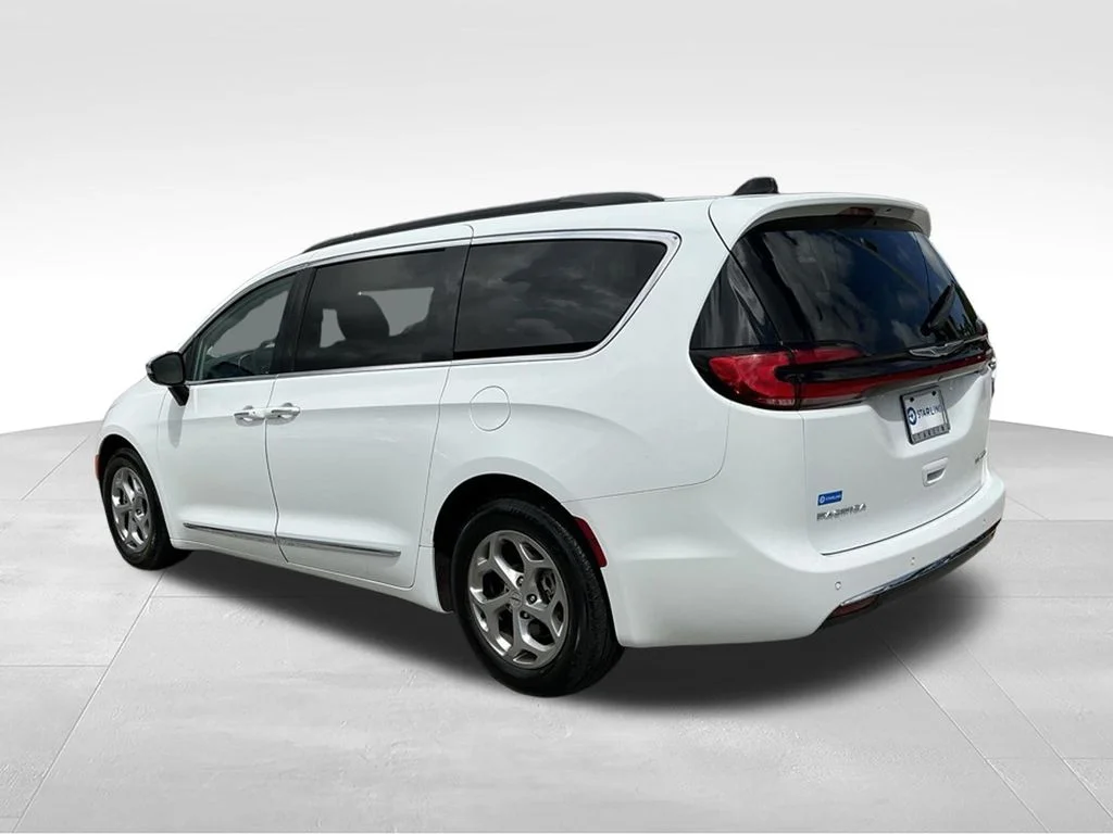 Used 2023 White Chrysler Limited image 6