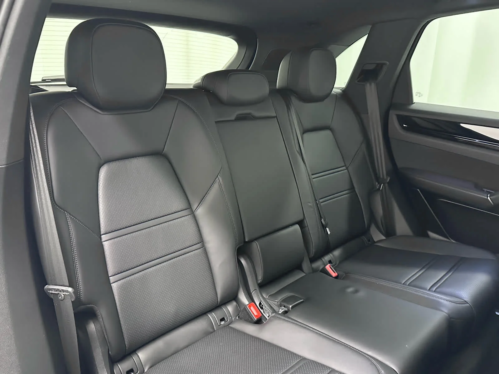Used 2021 White Porsche  image 22