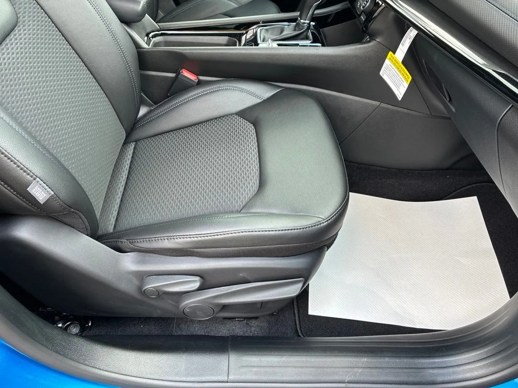 New 2026 Hydro Blue Pearlcoat Jeep Latitude image 16
