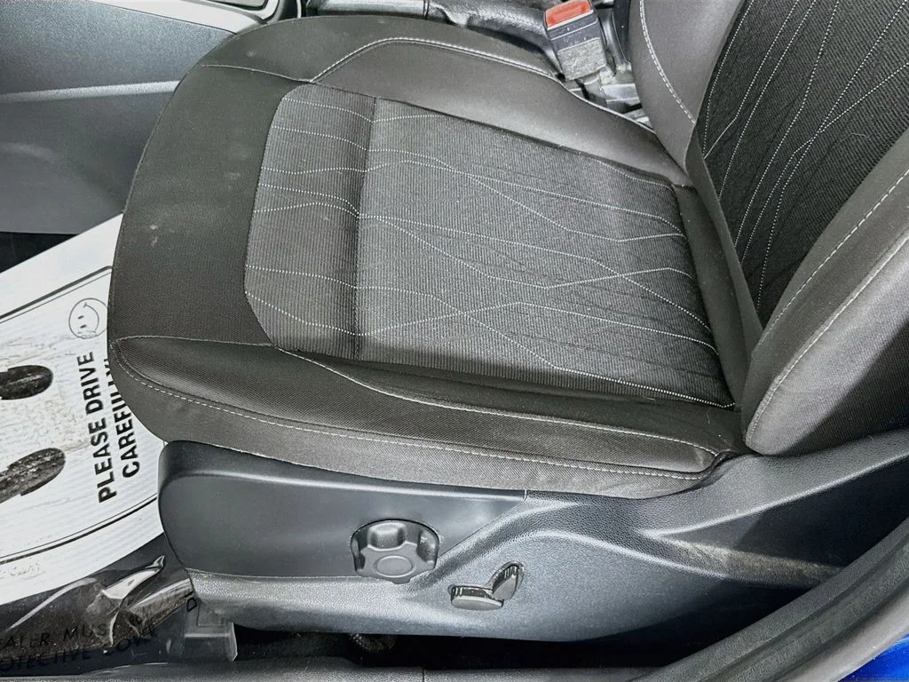 Used 2018 Blue Ford SE image 18