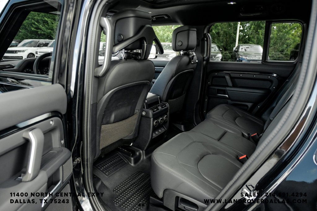 Used 2025 Black Land Rover X-Dynamic SE image 47