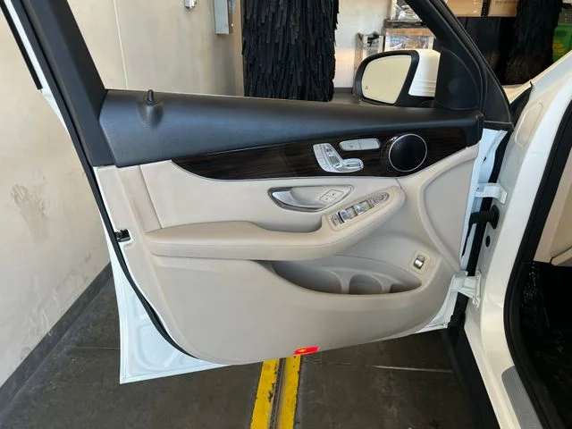 Used 2016 White Mercedes-Benz GLC 300 image 26
