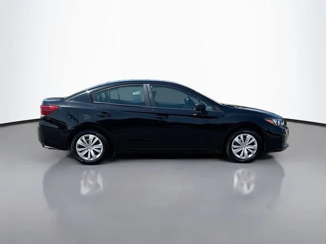 Used 2018  Subaru 2.0I image 3