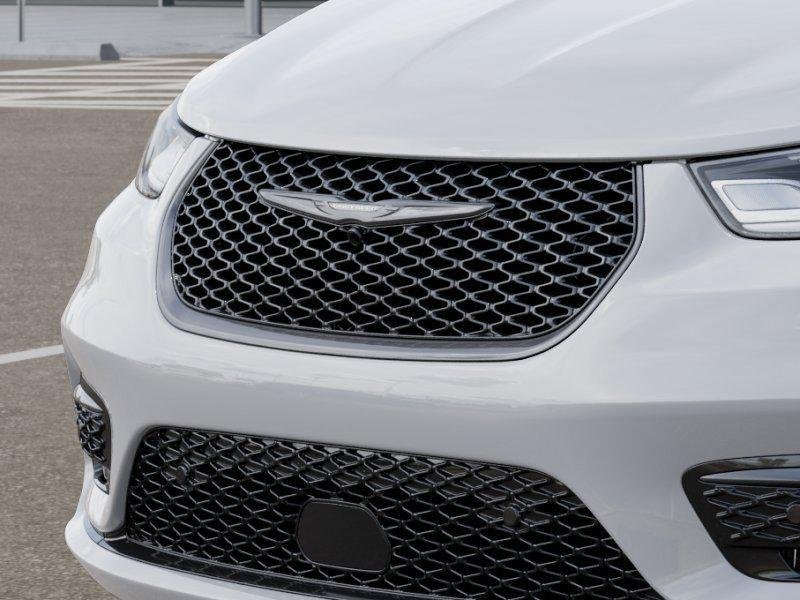 New 2026 Bright White Clearcoat Chrysler Select image 37