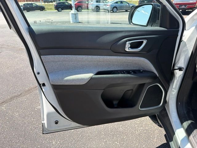 Certified Used 2023 Bright White Clearcoat Jeep Latitude Lux image 13