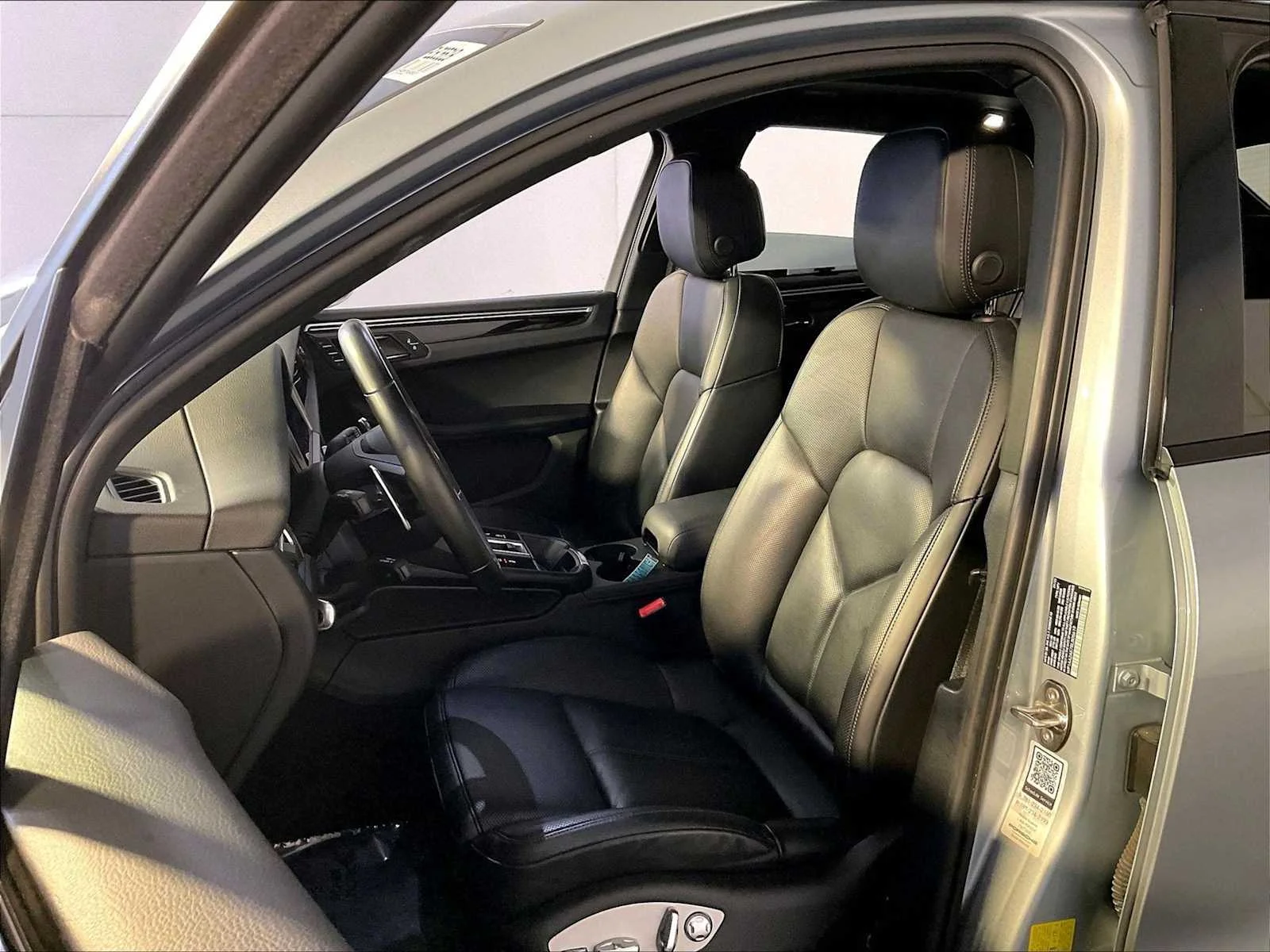 Certified Pre-Owned 2024 Porsche Macan