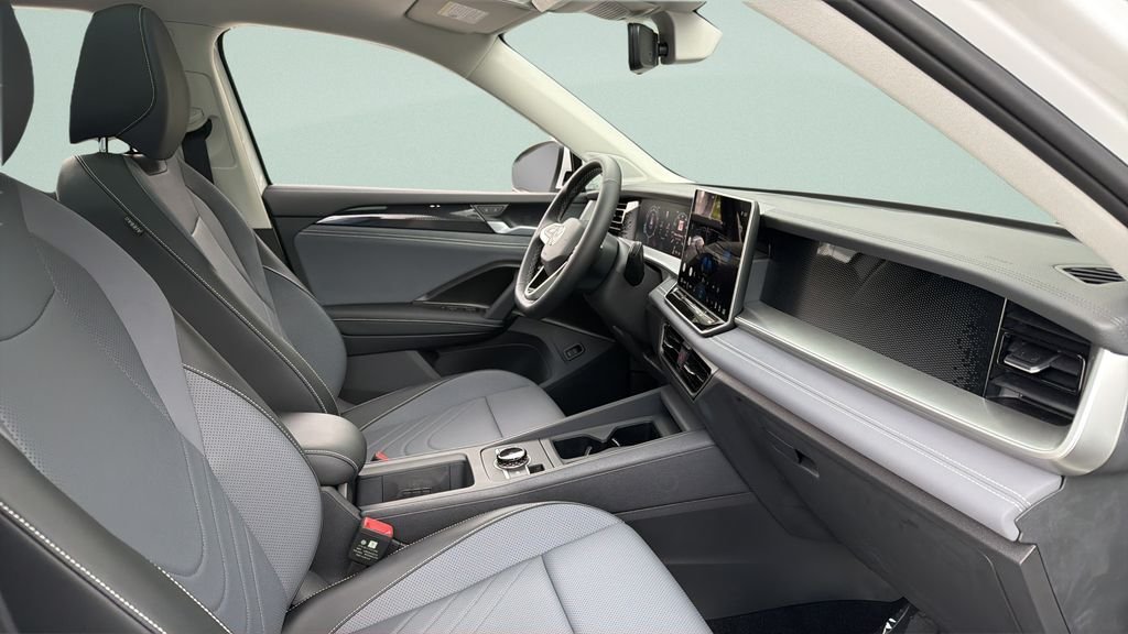 New 2026 Pure White Volkswagen 2.0T SE image 35