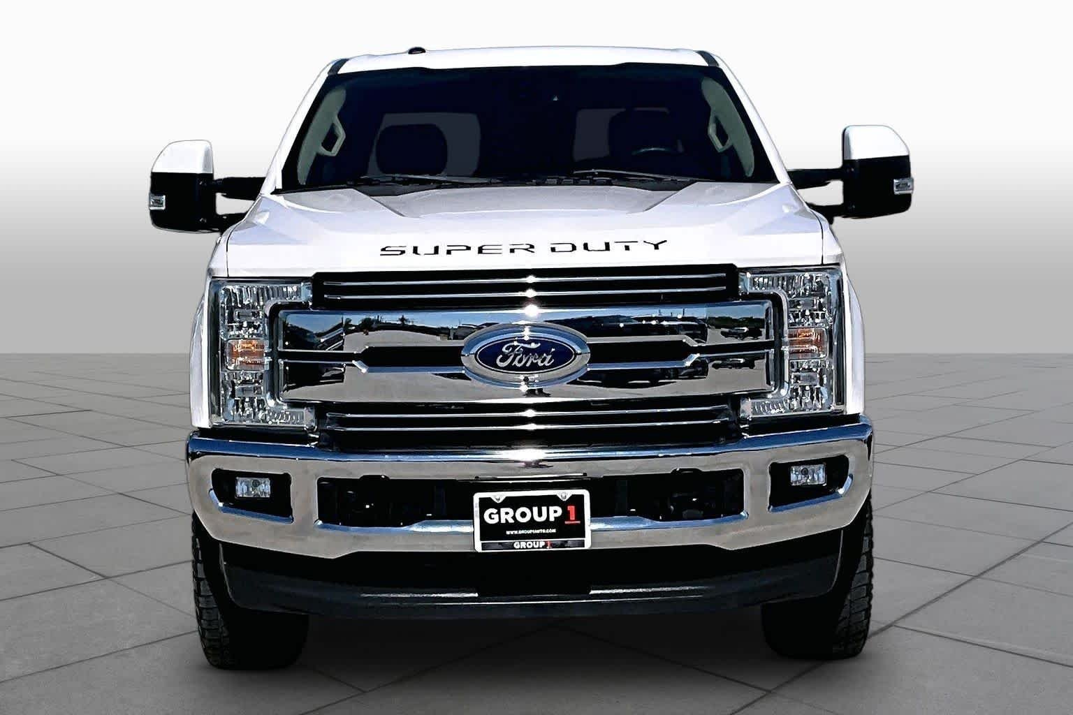 Used 2017 White Platinum Metallic Tri-Coat Ford Lariat image 4