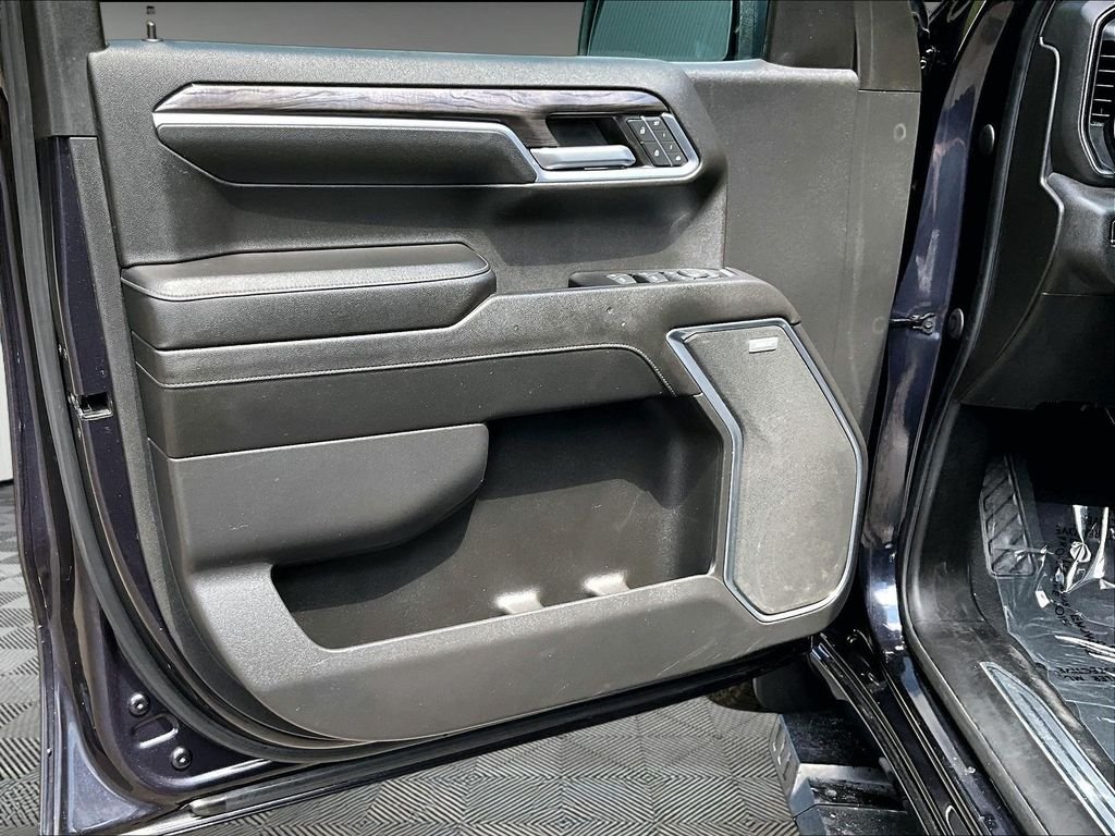 Used 2022 Gray Chevrolet LTZ image 10