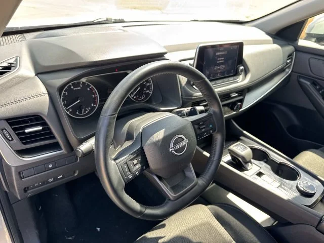 Used 2025 Silver Nissan SV image 39