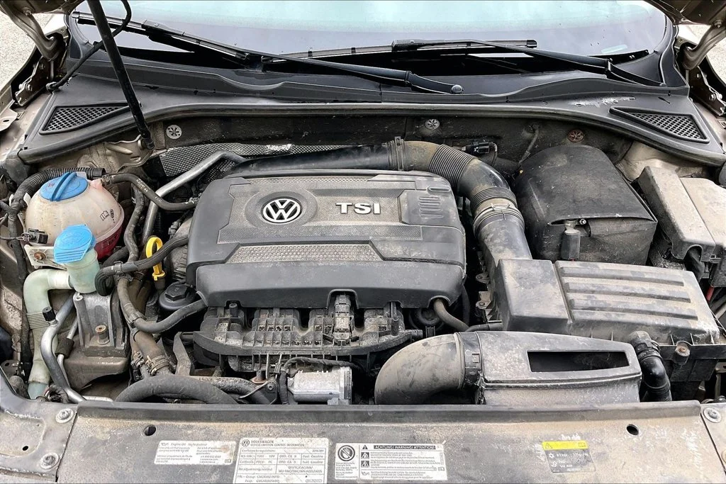 Used 2016 Silver Volkswagen 1.8T SE image 9