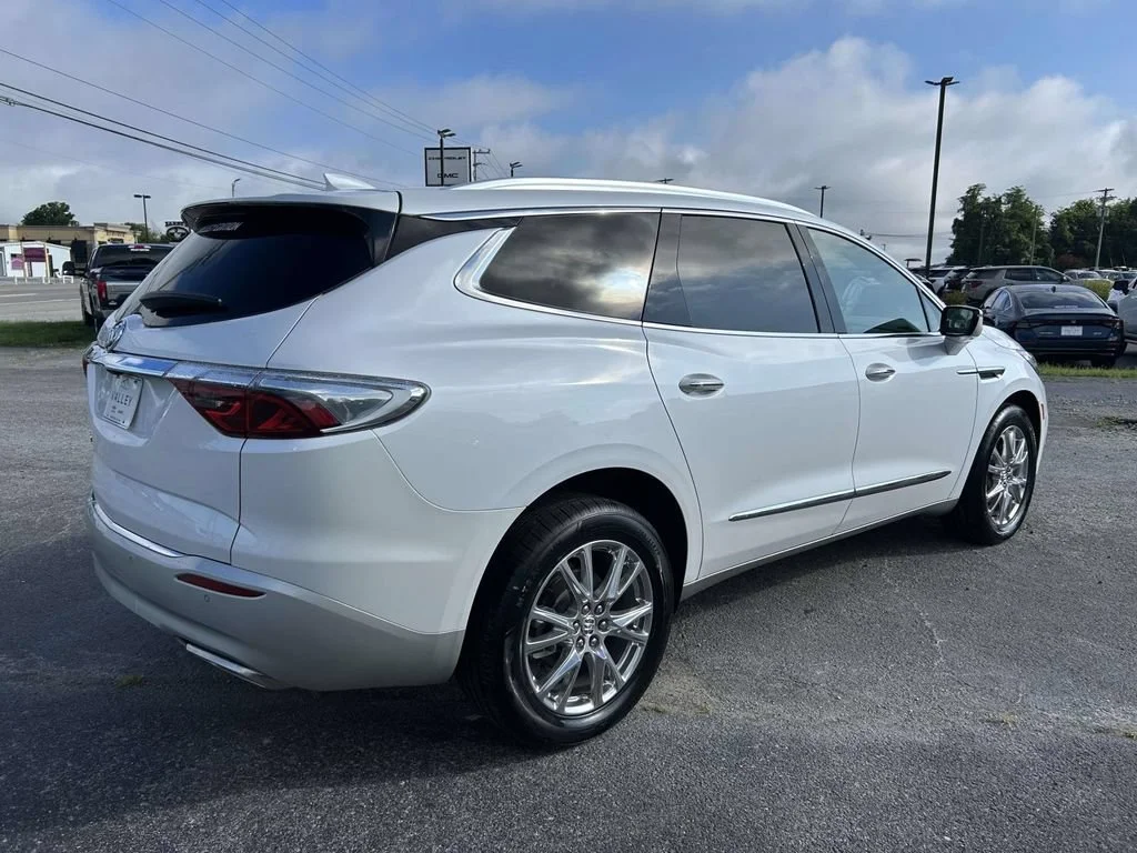 Used 2023 White Frost Tricoat Buick Premium image 4