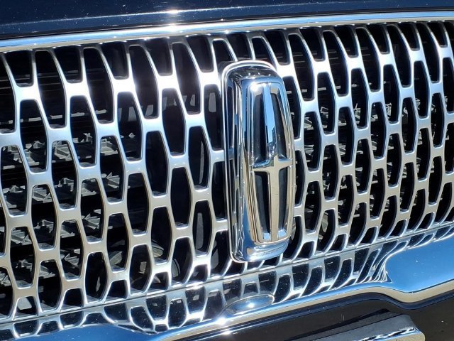 Used 2021 Black Lincoln Reserve image 23