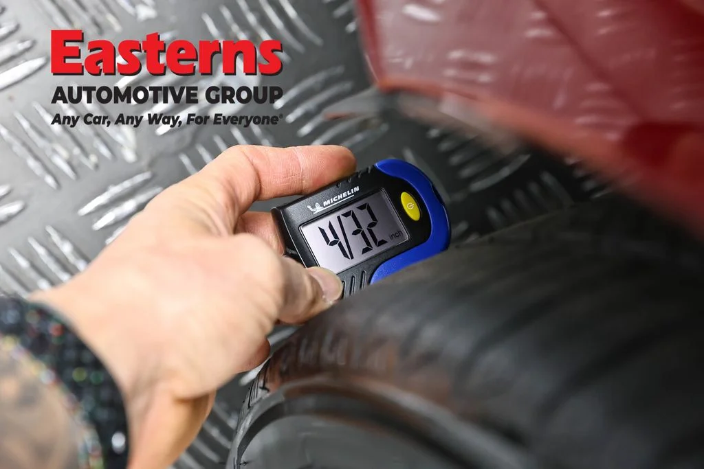 Used 2023 Red Nissan 2.5 SR image 25