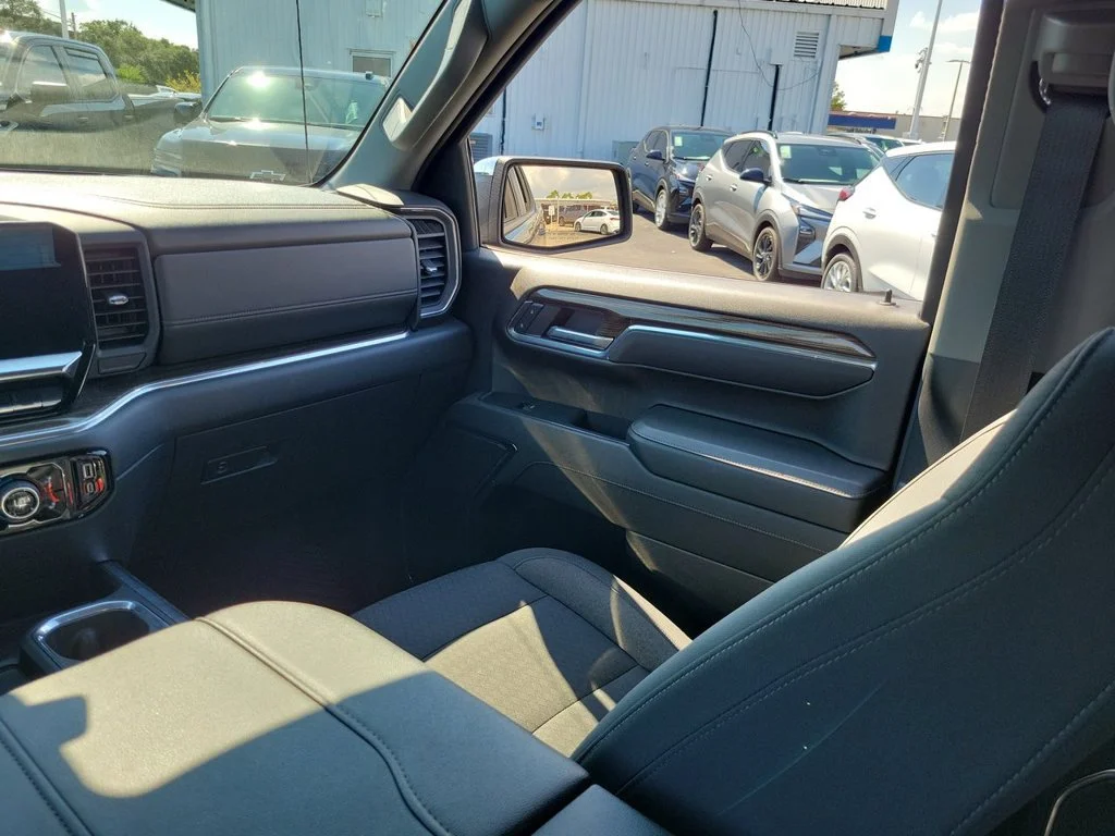 2023 Chevrolet Silverado 1500 LT - Photo 11