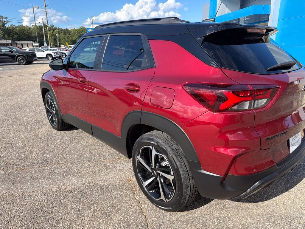 Used 2023 Crimson Chevrolet RS image 3
