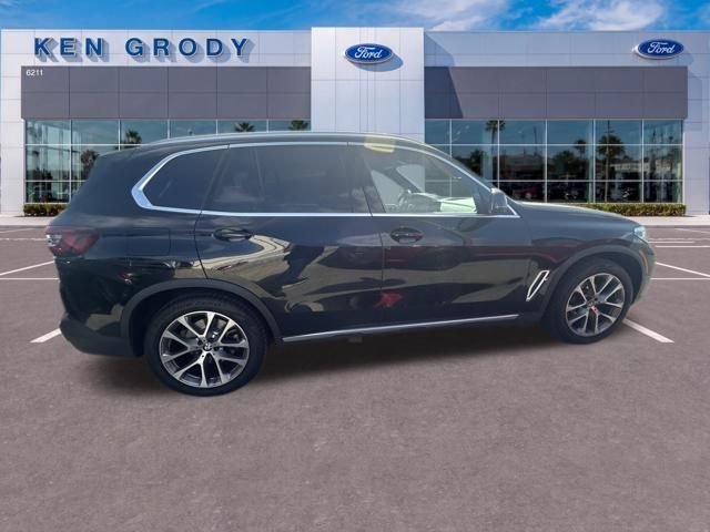 Used 2023 Black BMW xDrive40i image 7