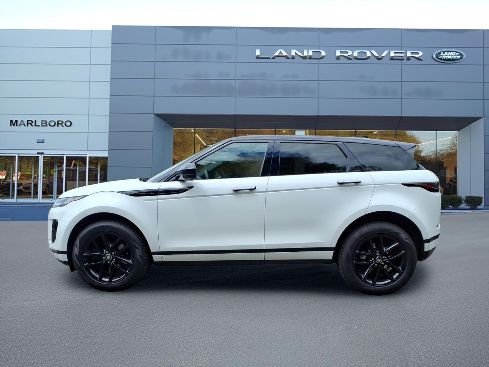 Certified Used 2026 Fuji White Land Rover S image 6