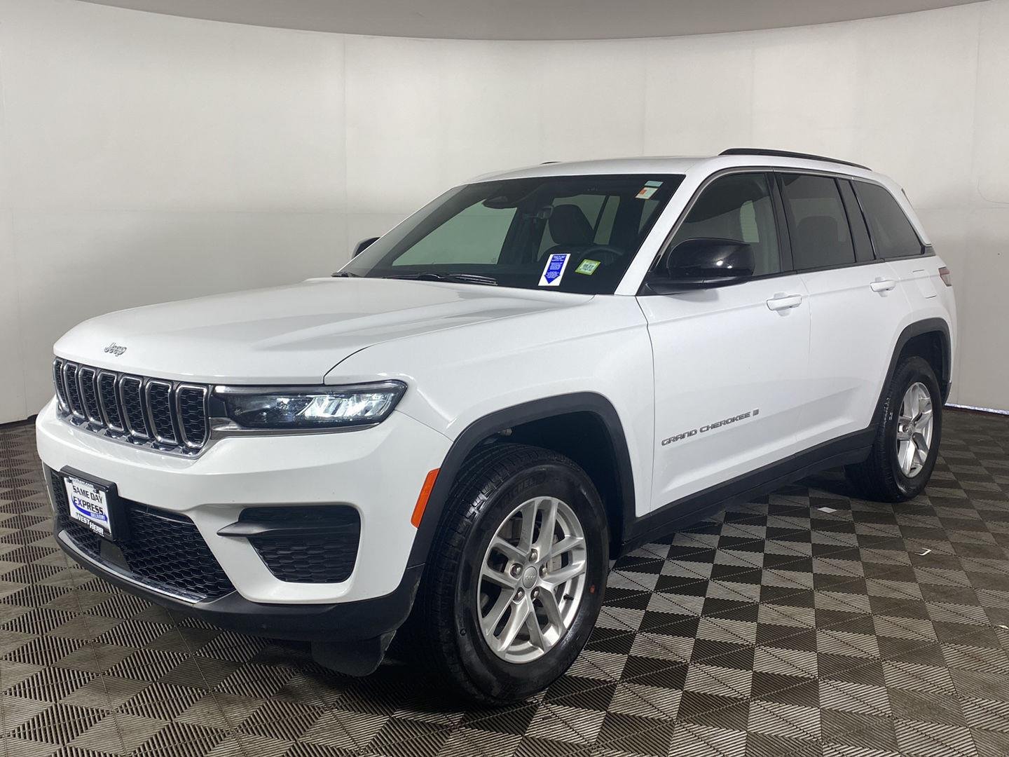 Used 2026 Bright White Clearcoat Jeep Laredo X image 2