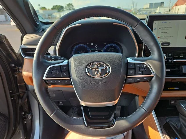 Used 2023 Gray Toyota Platinum image 14