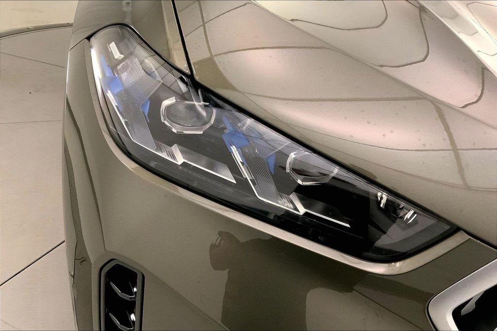 Used 2026 Manhattan Green Metallic BMW  image 27