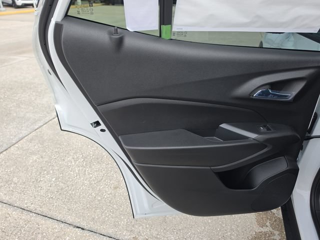 New 2026 Summit White Chevrolet 2RS image 12